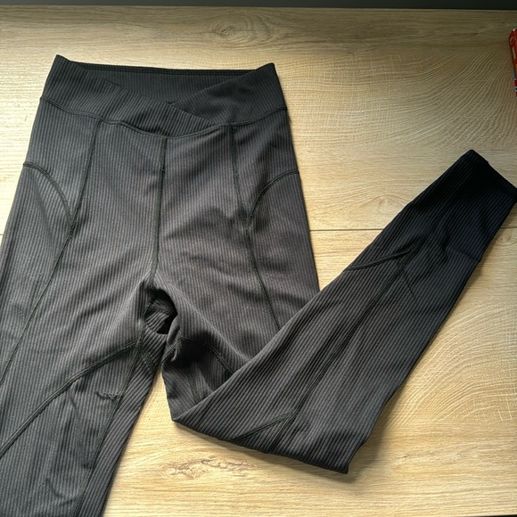 Women Jogger and Bra Set - Picture 2 of 9